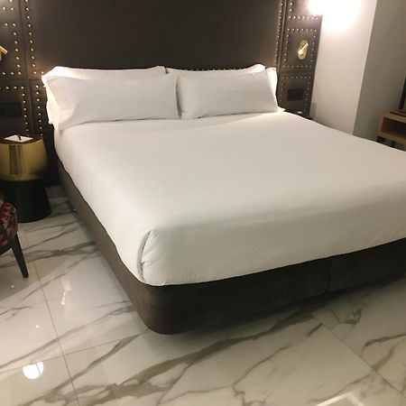 Hotel Las Tres Campanas Badajoz Kültér fotó