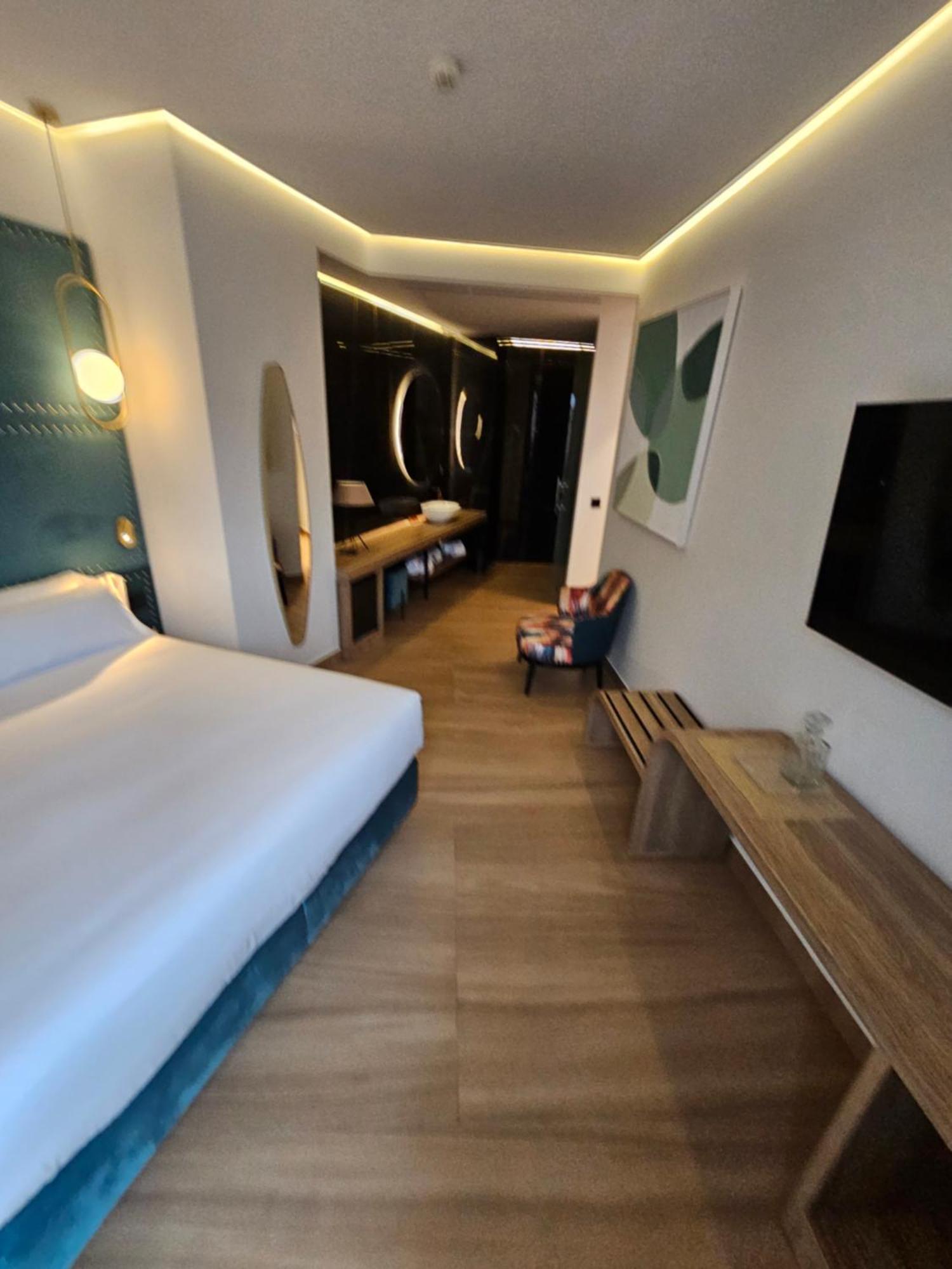 Hotel Las Tres Campanas Badajoz Kültér fotó