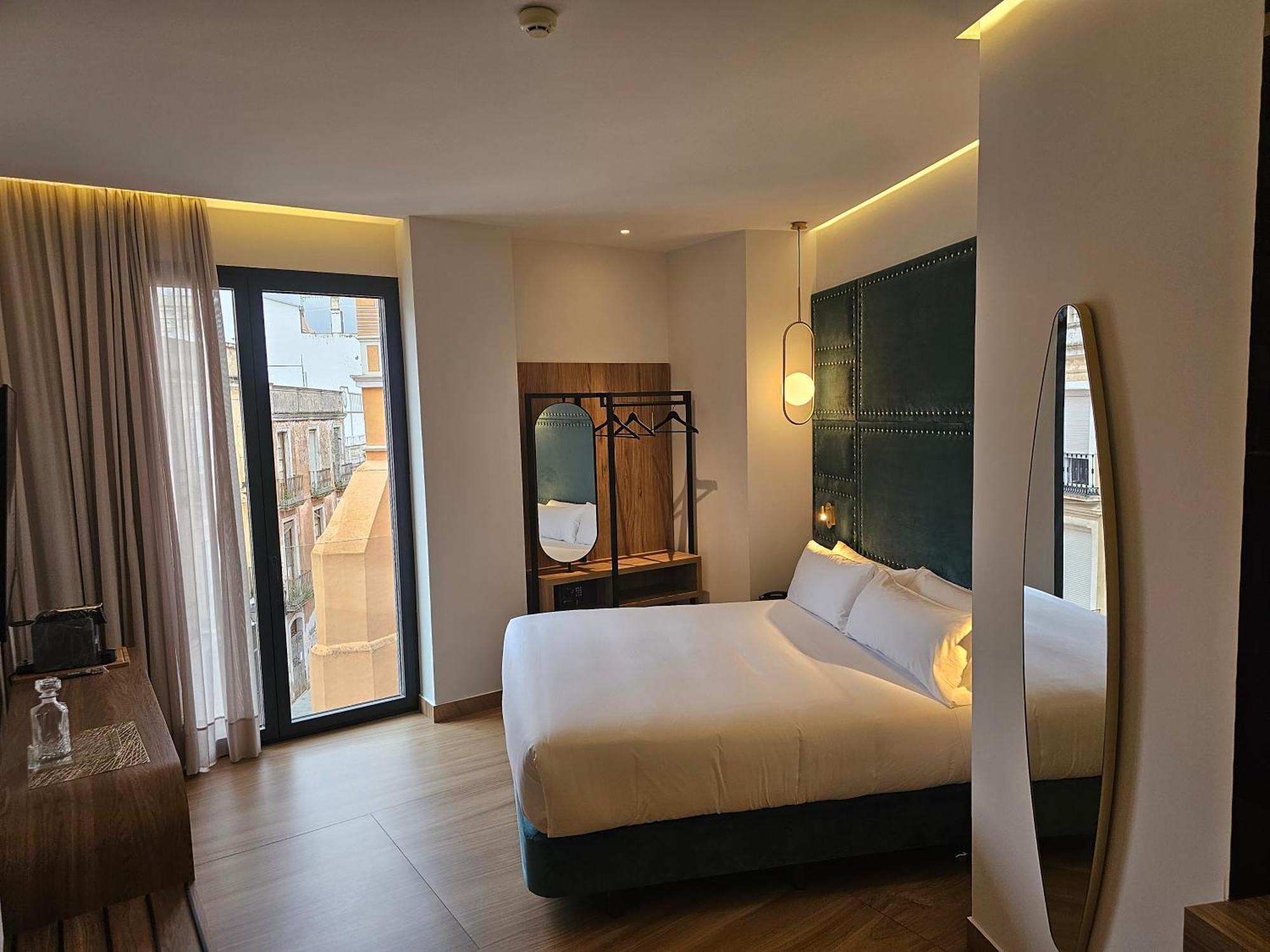 Hotel Las Tres Campanas Badajoz Kültér fotó