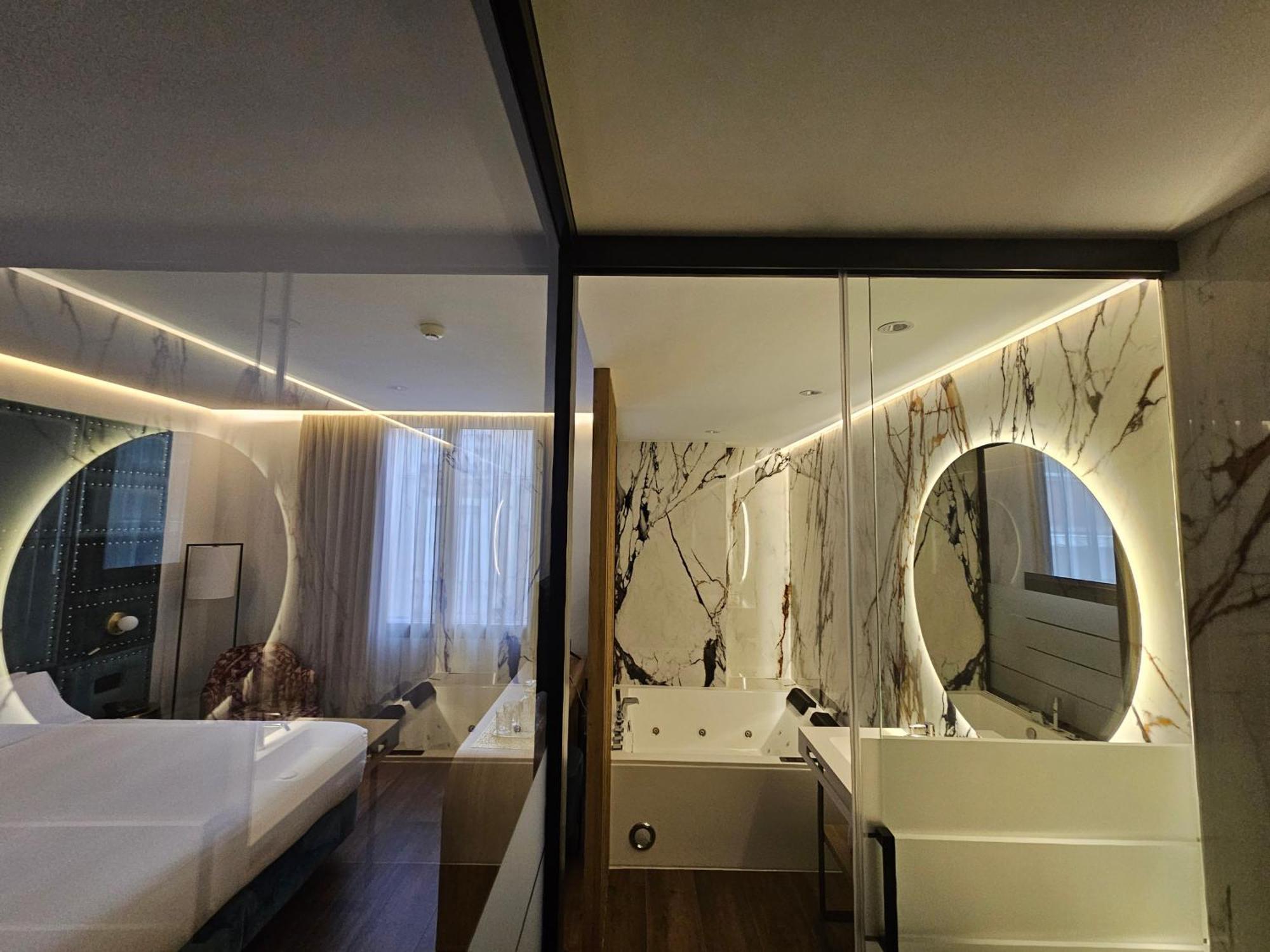 Hotel Las Tres Campanas Badajoz Kültér fotó