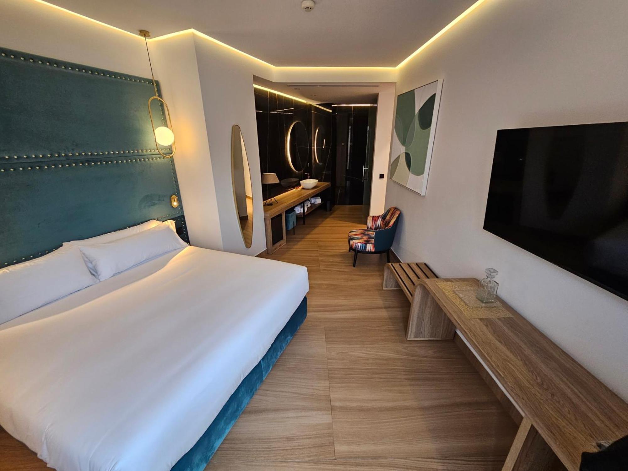 Hotel Las Tres Campanas Badajoz Kültér fotó