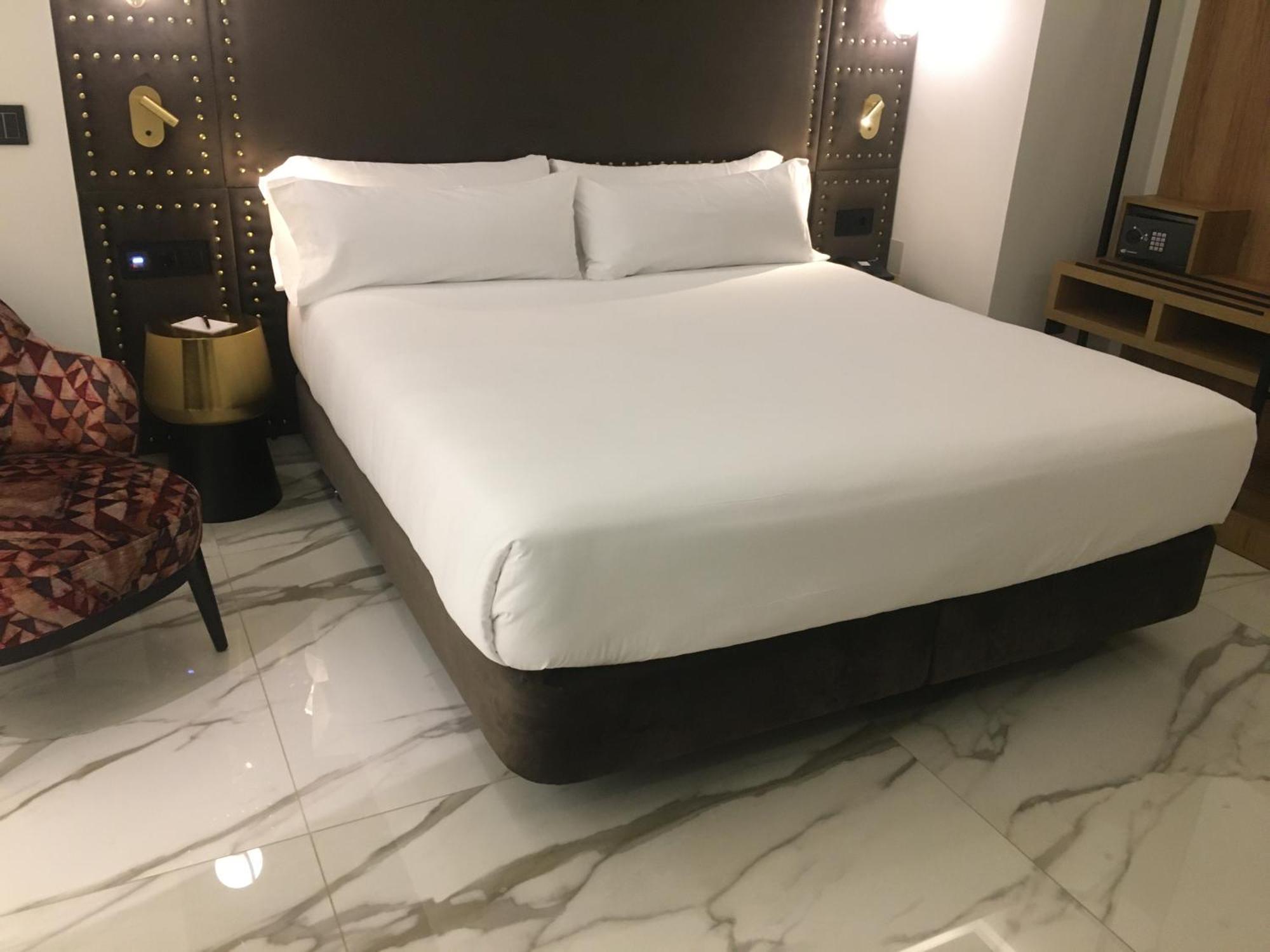 Hotel Las Tres Campanas Badajoz Kültér fotó